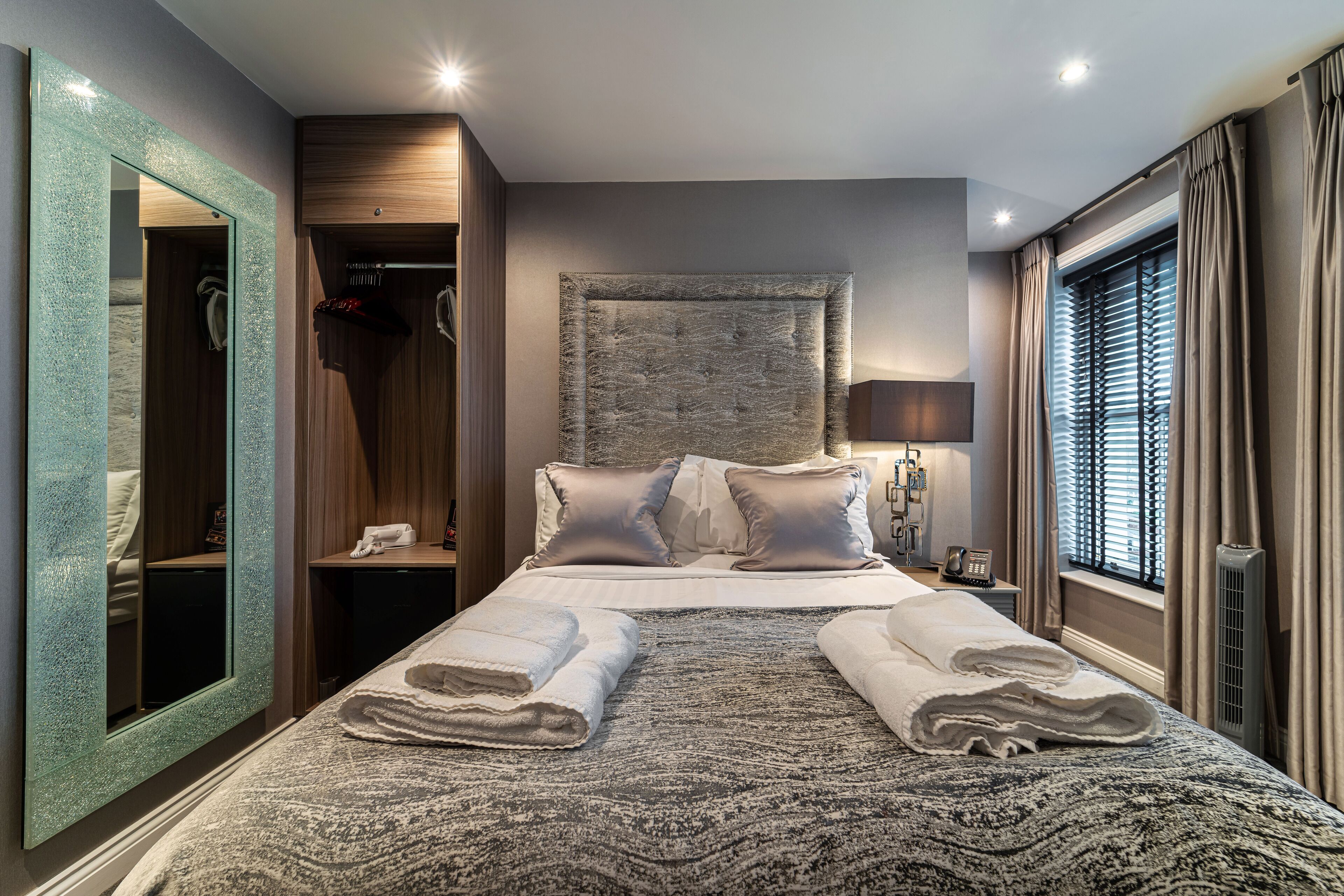 desk, soundproofing, rollaway beds, free wifi