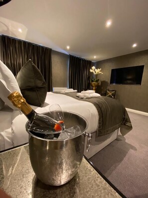 Suite superior, 1 cama King size, para no fumadores | Escritorio, insonorización, camas extra y wifi gratis