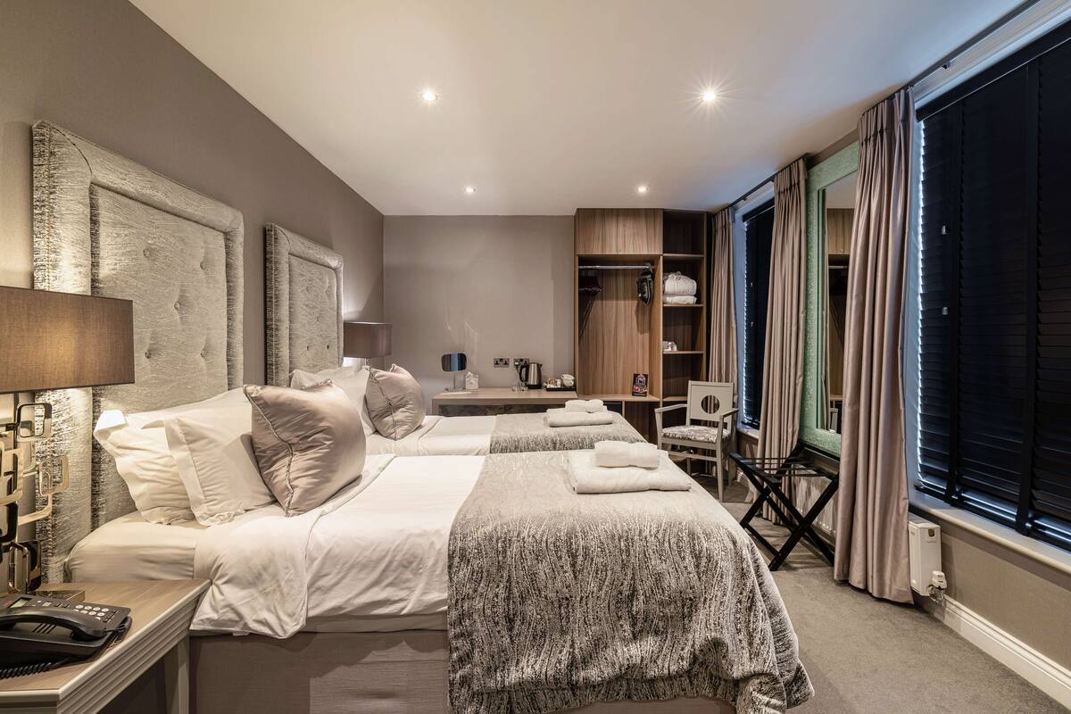 superior room, 1 king bed, non smoking (converts to 2 twin beds) | desk, soundproofing, rollaway beds, free wifi