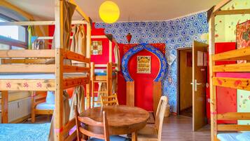 2 bedrooms, in-room safe, individually decorated, individually furnished