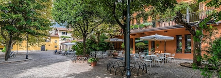 Bar (en el alojamiento). Don Abbondio