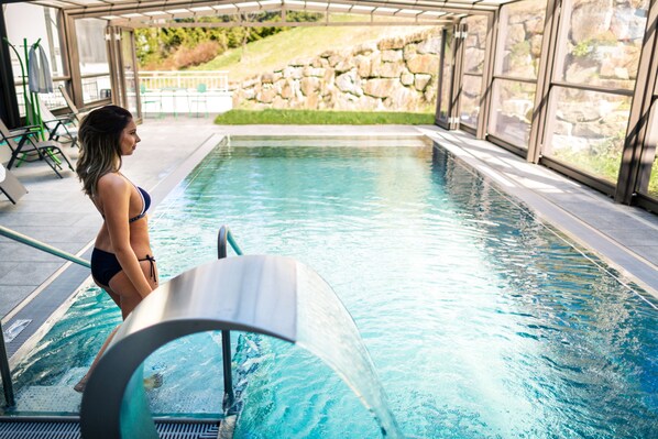 Seasonal outdoor pool, pool loungers