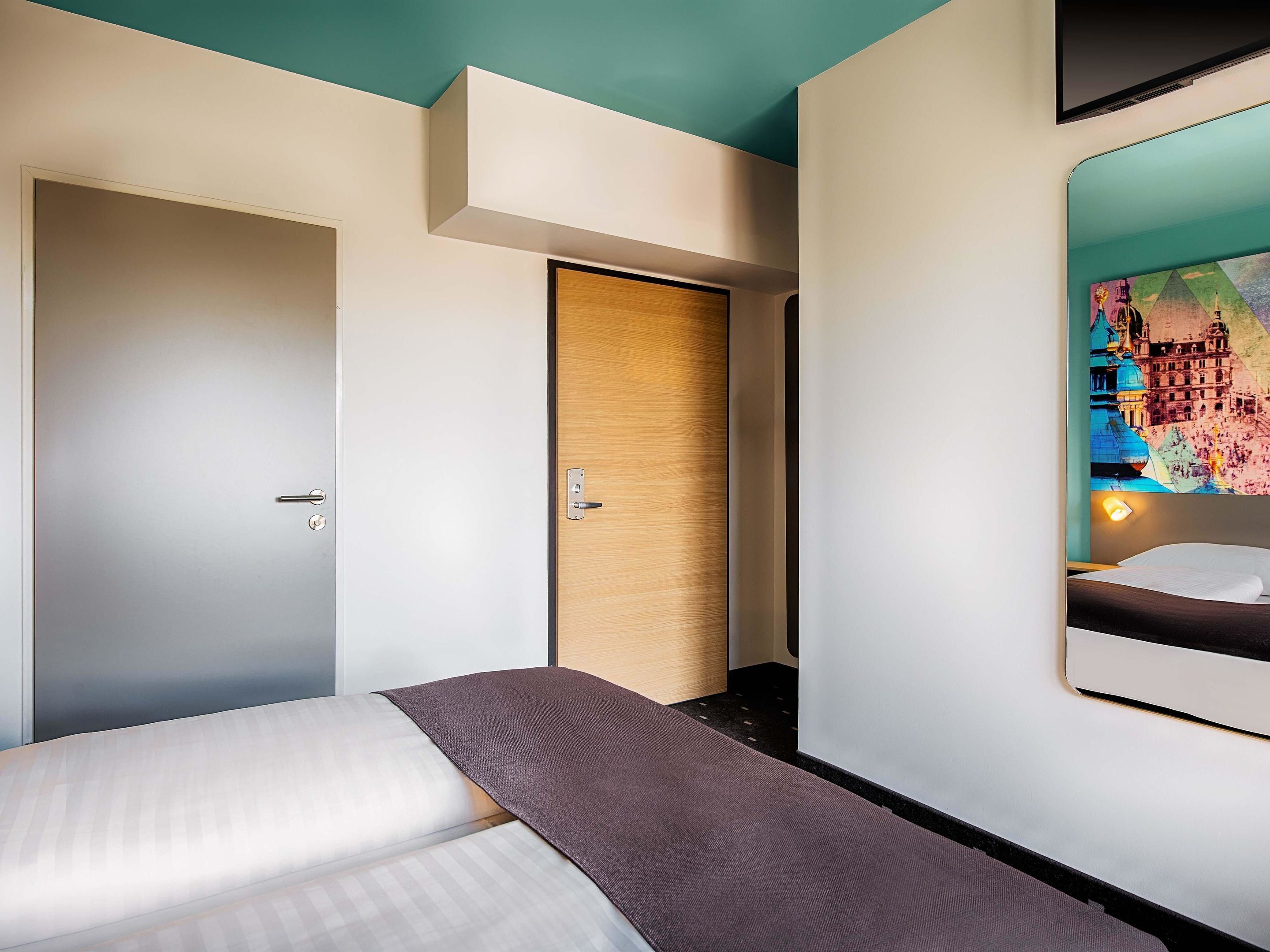 Double Room | Individually furnished, desk, soundproofing, free WiFi