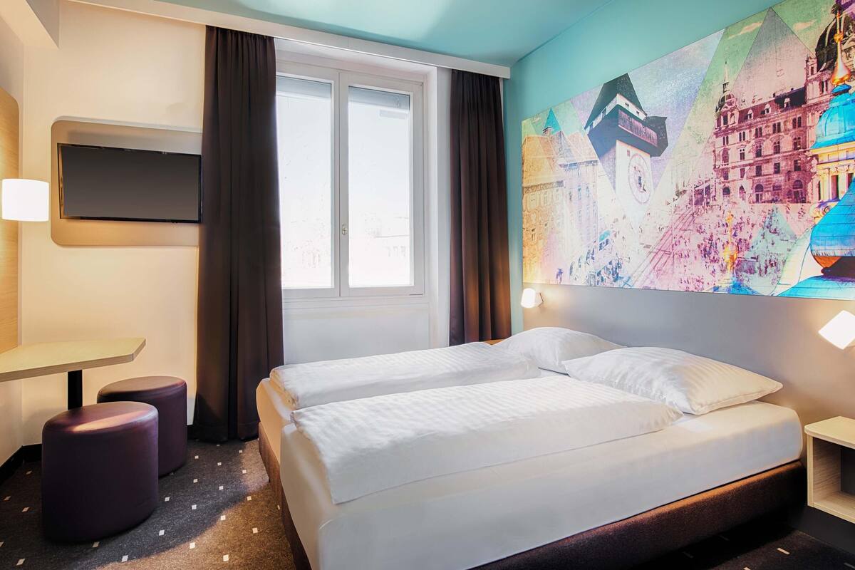 Twin Room | Individually furnished, desk, soundproofing, free WiFi