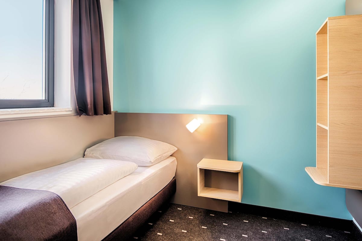 Single Room | Individually furnished, desk, soundproofing, free WiFi