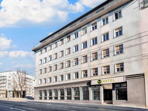 Exterior - B&B Hotel Graz-Hbf (Graz)