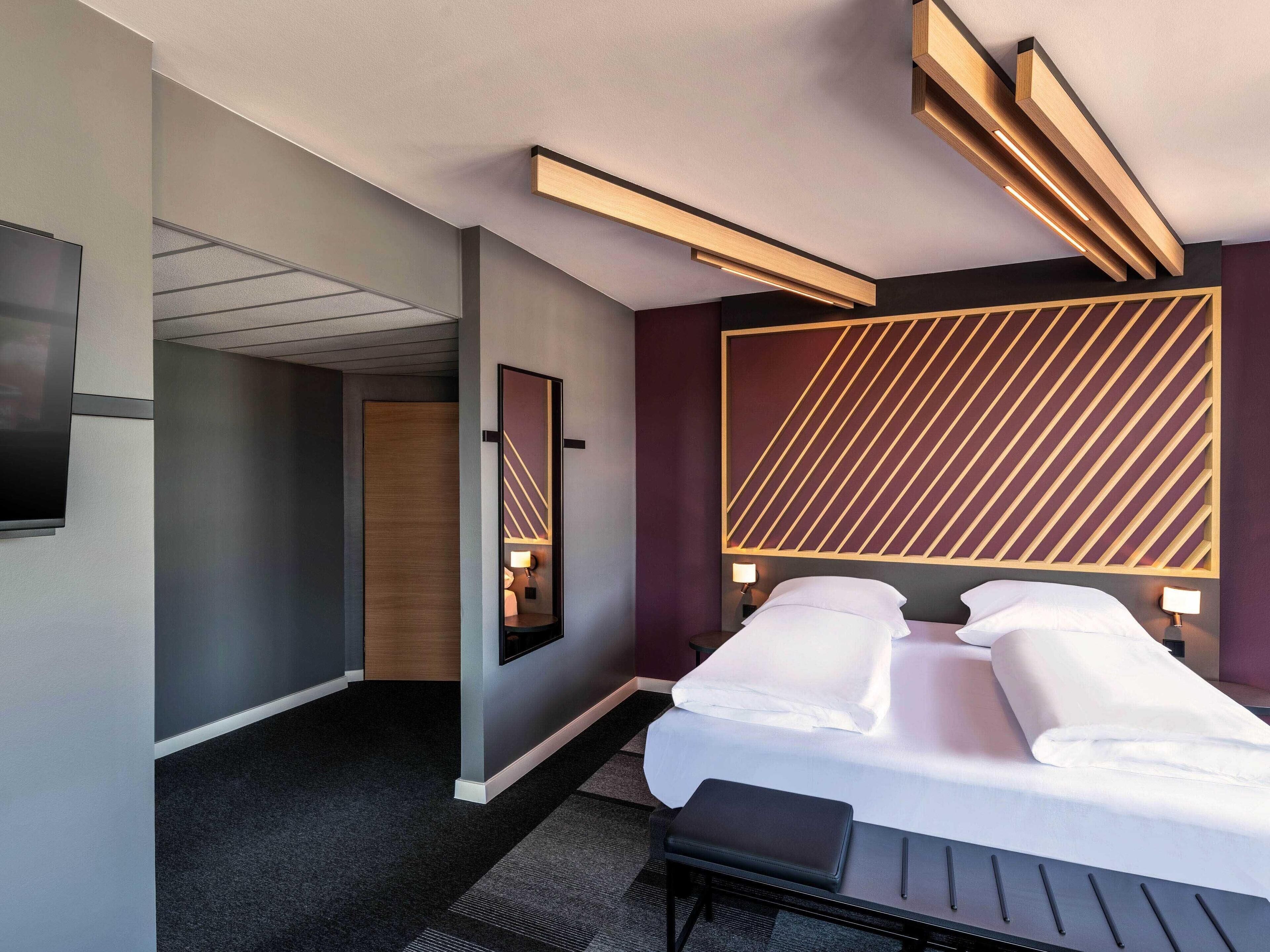 Premium Double Room | Individually furnished, desk, soundproofing, free WiFi