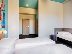 Triple Room | Desk, soundproofing, WiFi (free), individually furnished - B&B Hotel Graz-Hbf (Graz)