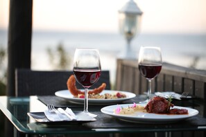 Breakfast, lunch, dinner and brunch served - Winery Boutique Hotel (Algarrobo)