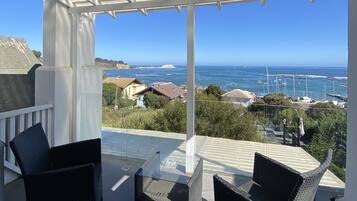 Deluxe Room, 1 King Bed, Hot Tub, Sea View | Terrace/patio