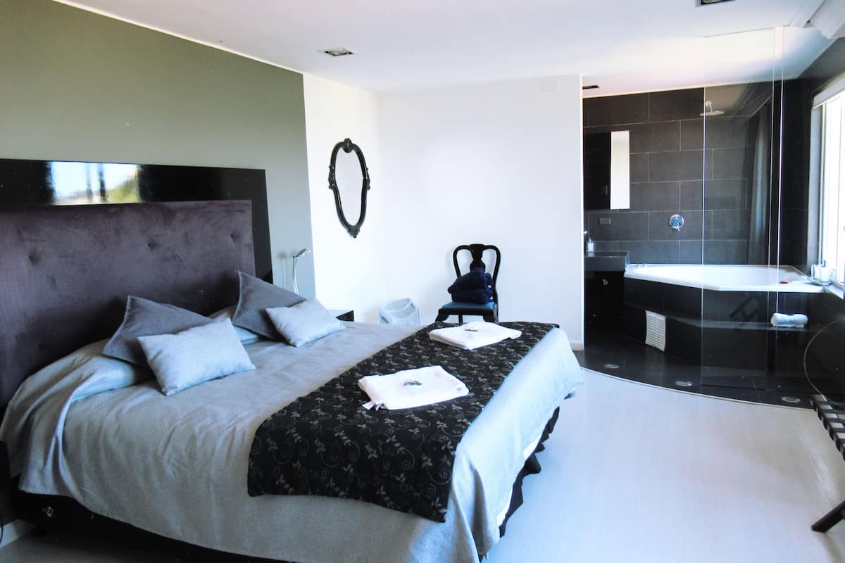 Superior-Zimmer, 1 King-Bett, Whirlpool, Meerblick | Hochwertige Bettwaren, Minibar, Zimmersafe, individuell dekoriert