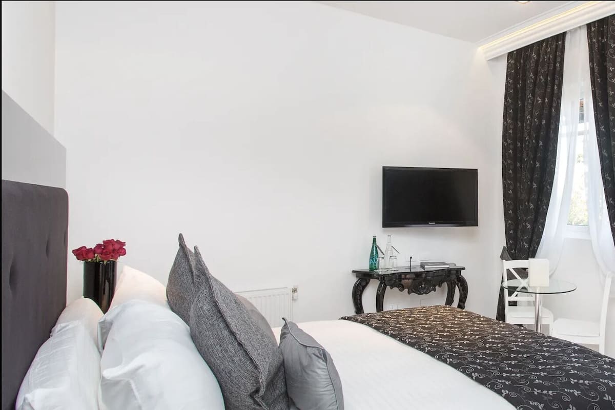 Standardzimmer, 1 King-Bett, Gartenblick | Hochwertige Bettwaren, Minibar, Zimmersafe, individuell dekoriert