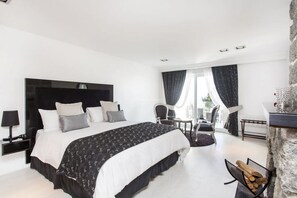 Superior Room, 1 King Bed, Terrace, Sea View | Premium bedding, minibar, in-room safe, individually decorated - Winery Boutique Hotel (Algarrobo)