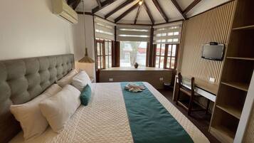 Romantic Double Room, 1 King Bed, Ensuite | Down comforters, iron/ironing board, bed sheets