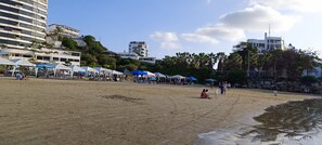 Una playa cerca