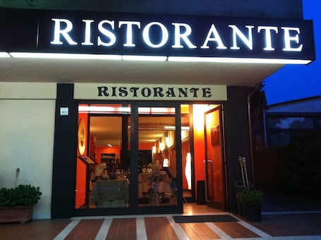 Fachada. Hotel Cavalieri del Tau