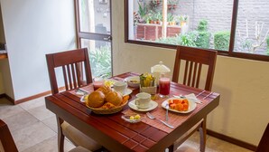 Breakfast area - Hostal Casa Lloret (Cuenca)