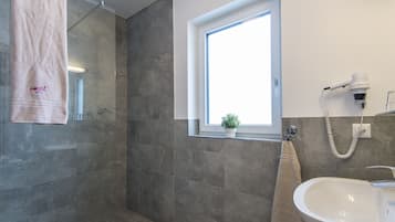 Edelweiss 7 | Dusche im Bad