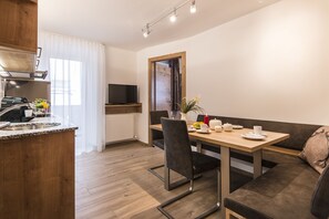 Edelweiss 2 | 私人廚房 | 雪櫃、微波爐、爐具、咖啡機/沖茶器