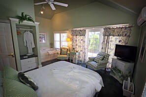 Deluxe Jacuzzi Room | Free WiFi