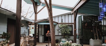 Square Inn