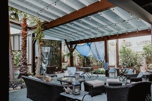 Courtyard - Square Inn (Wimberley)