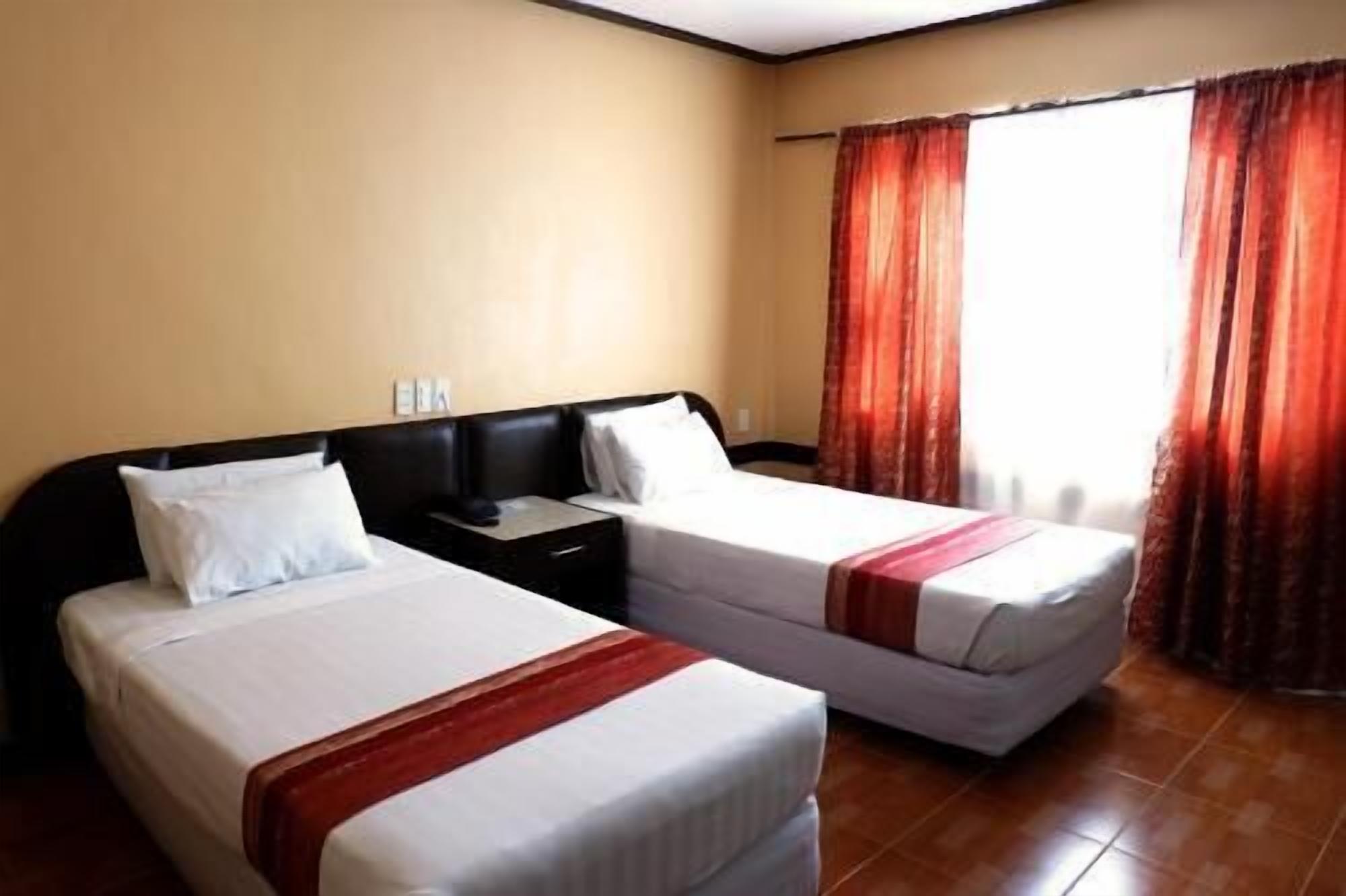 Bàn, nôi/giường cho trẻ sơ sinh (phụ phí) 