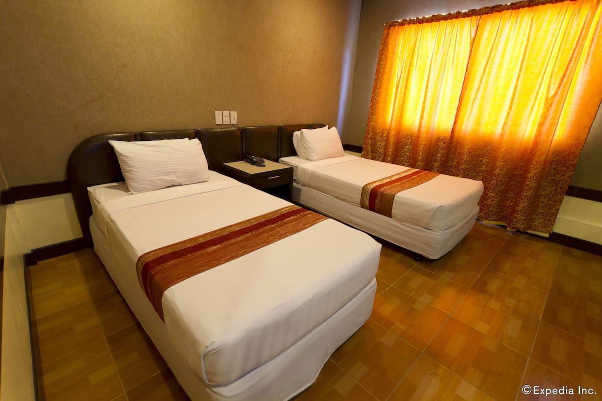 Deluxe Room, Pool View | Desk, cots/infant beds, rollaway beds, free WiFi