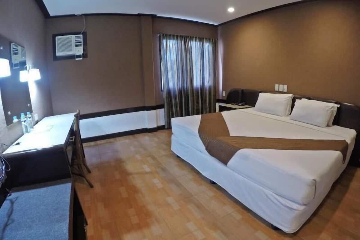 Desk, cribs/infant beds, rollaway beds, free WiFi