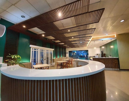 Café. Holiday Spa Hotel