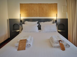 Standard Double Room | Premium bedding, minibar, in-room safe, individually decorated - Dimitile Hôtel & Spa (Entre-Deux)