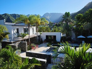 Vista frontal de la propiedad