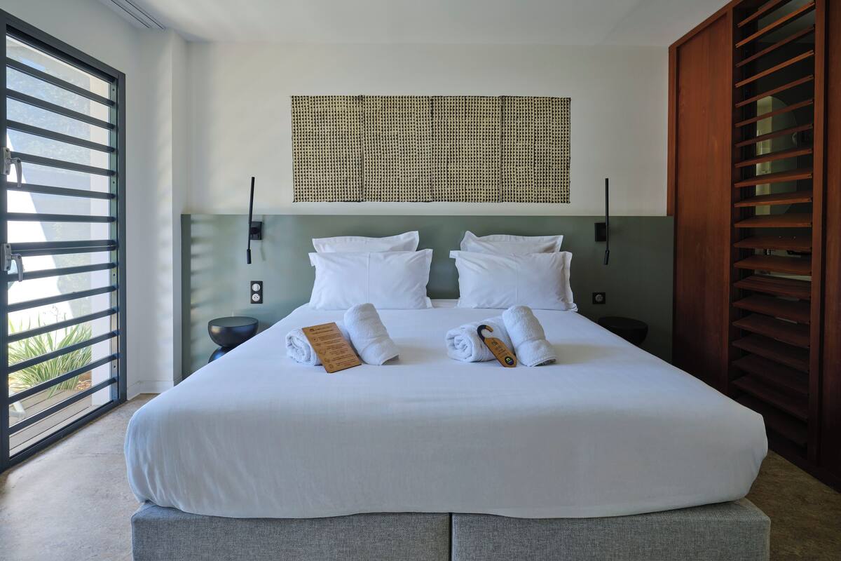 Standard Double Room, Garden View | 1 bilik tidur, peralatan tempat tidur premium, bar mini