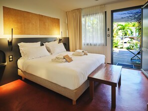 Habitación doble superior | Ropa de cama de alta calidad y minibar 