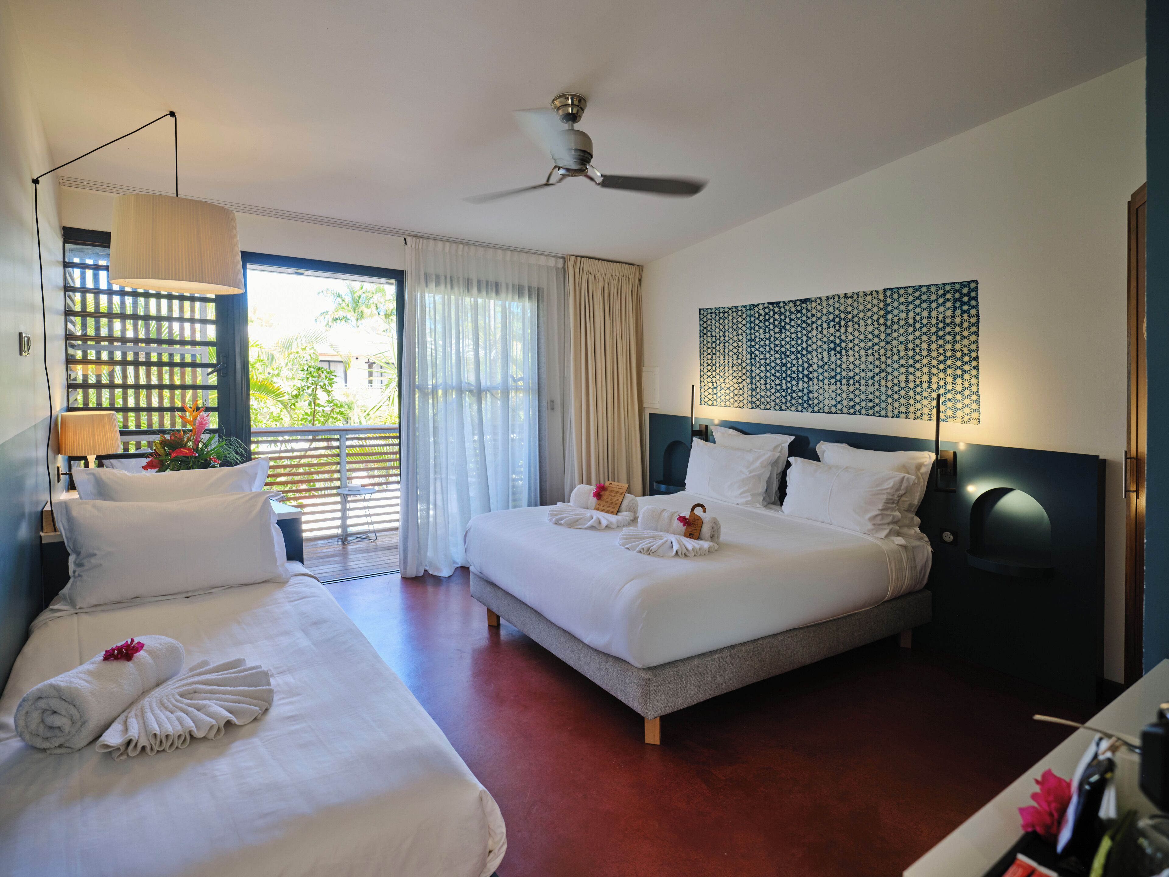 Ropa de cama de alta calidad y minibar 