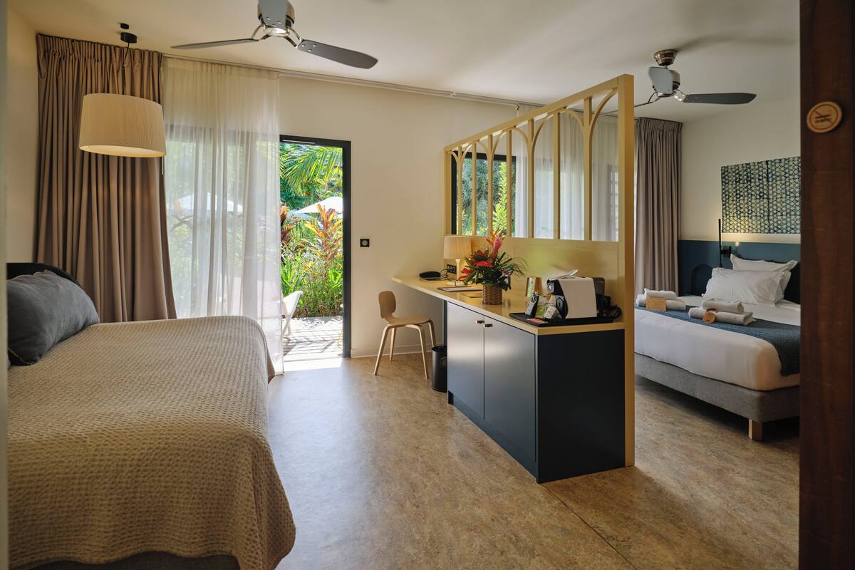 Junior Suite | 1 bilik tidur, peralatan tempat tidur premium, bar mini