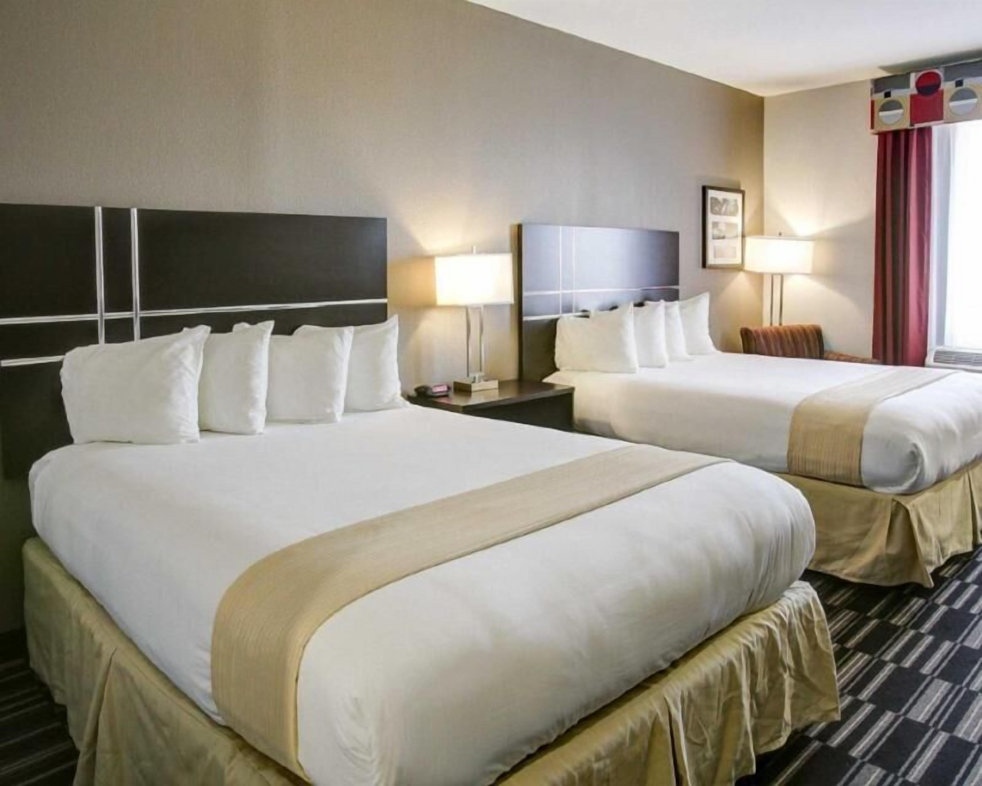 Pillowtop beds, desk, iron/ironing board, free WiFi