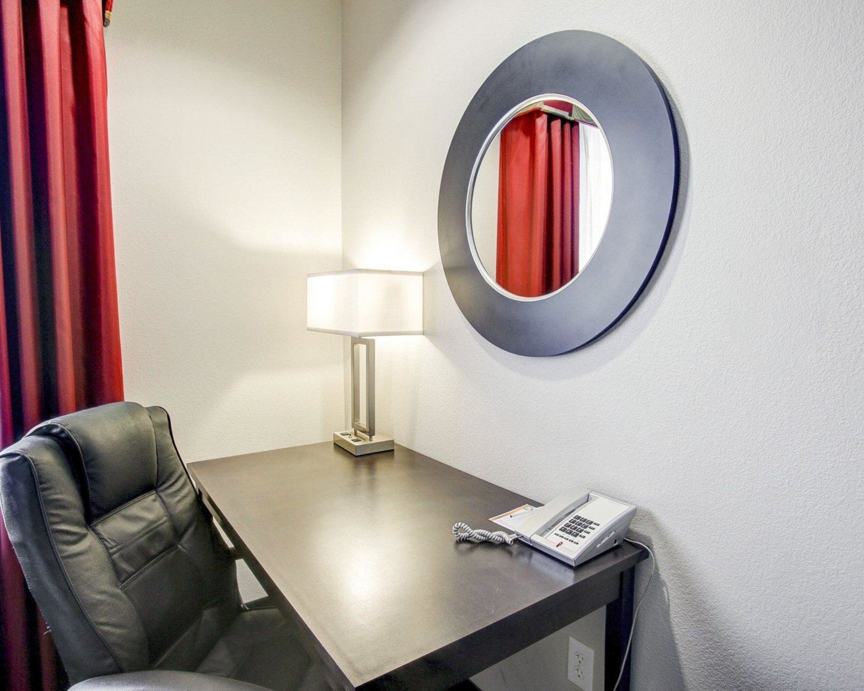 standard room, 1 king bed, non smoking | pillow-top beds, desk, iron/ironing board, free wifi