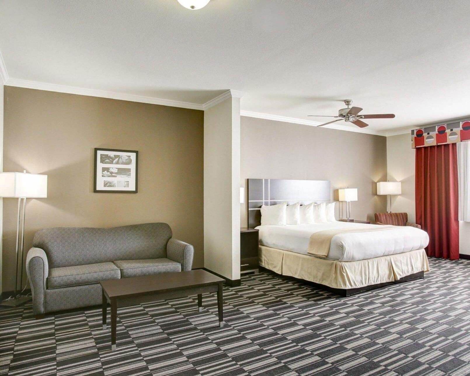 Pillowtop beds, desk, iron/ironing board, free WiFi