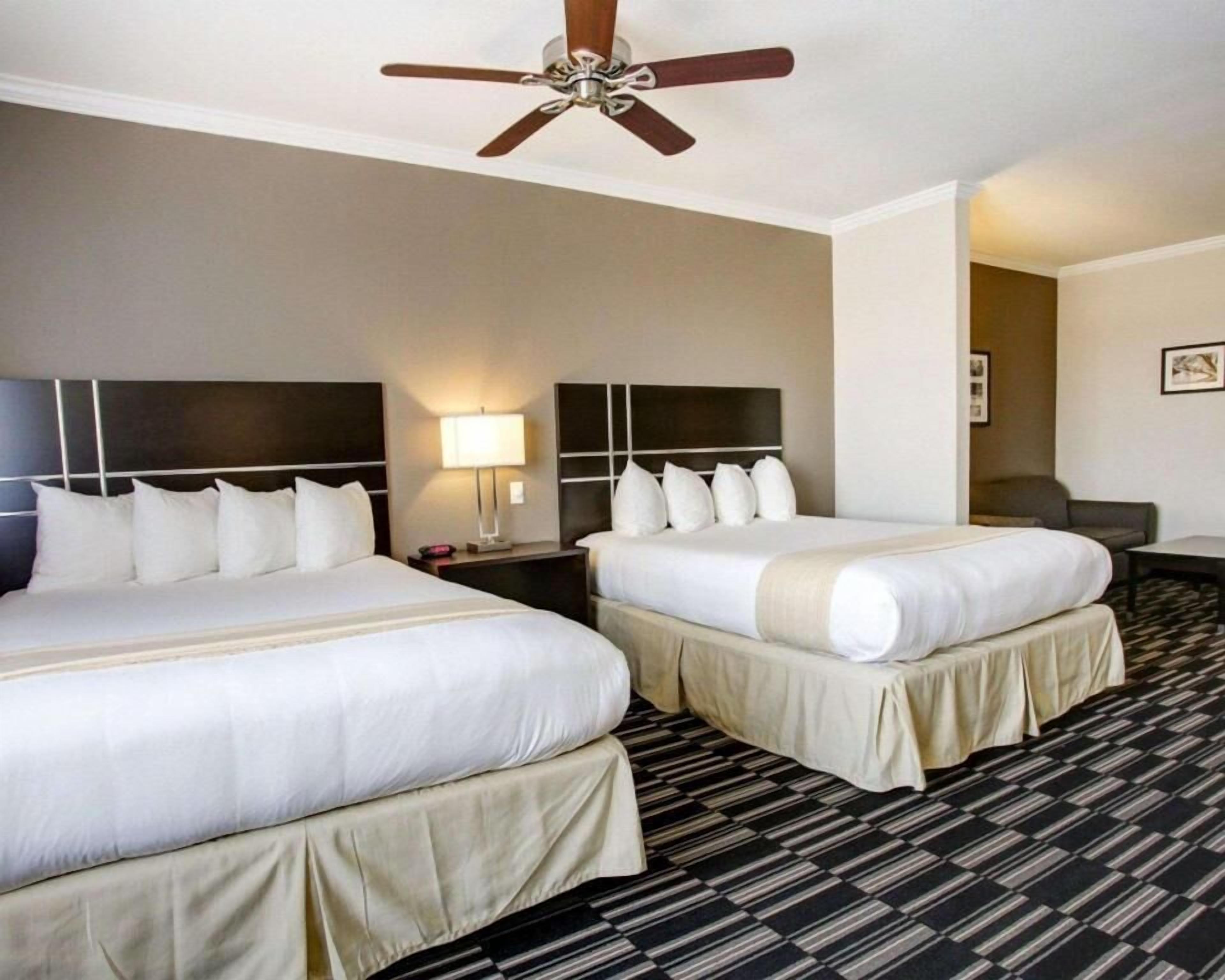 Pillowtop beds, desk, iron/ironing board, free WiFi