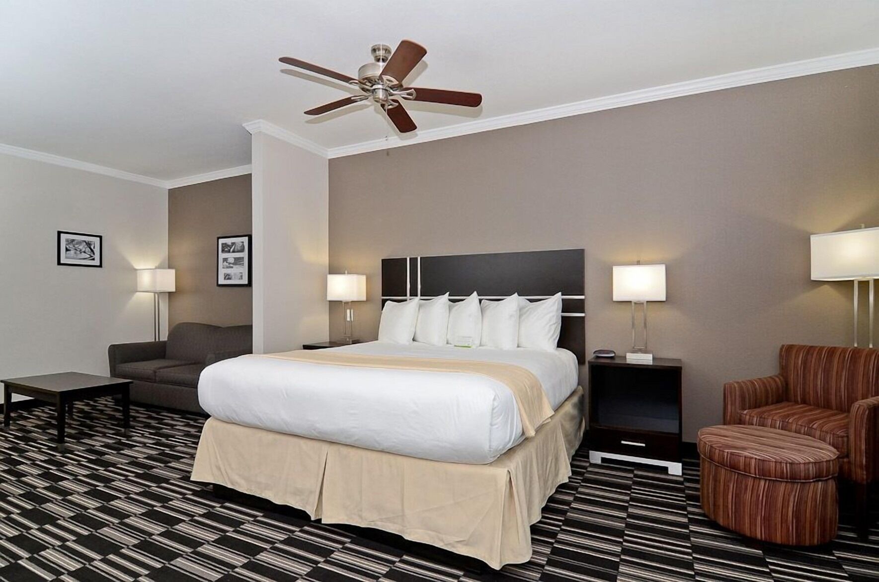 Pillowtop beds, desk, iron/ironing board, free WiFi
