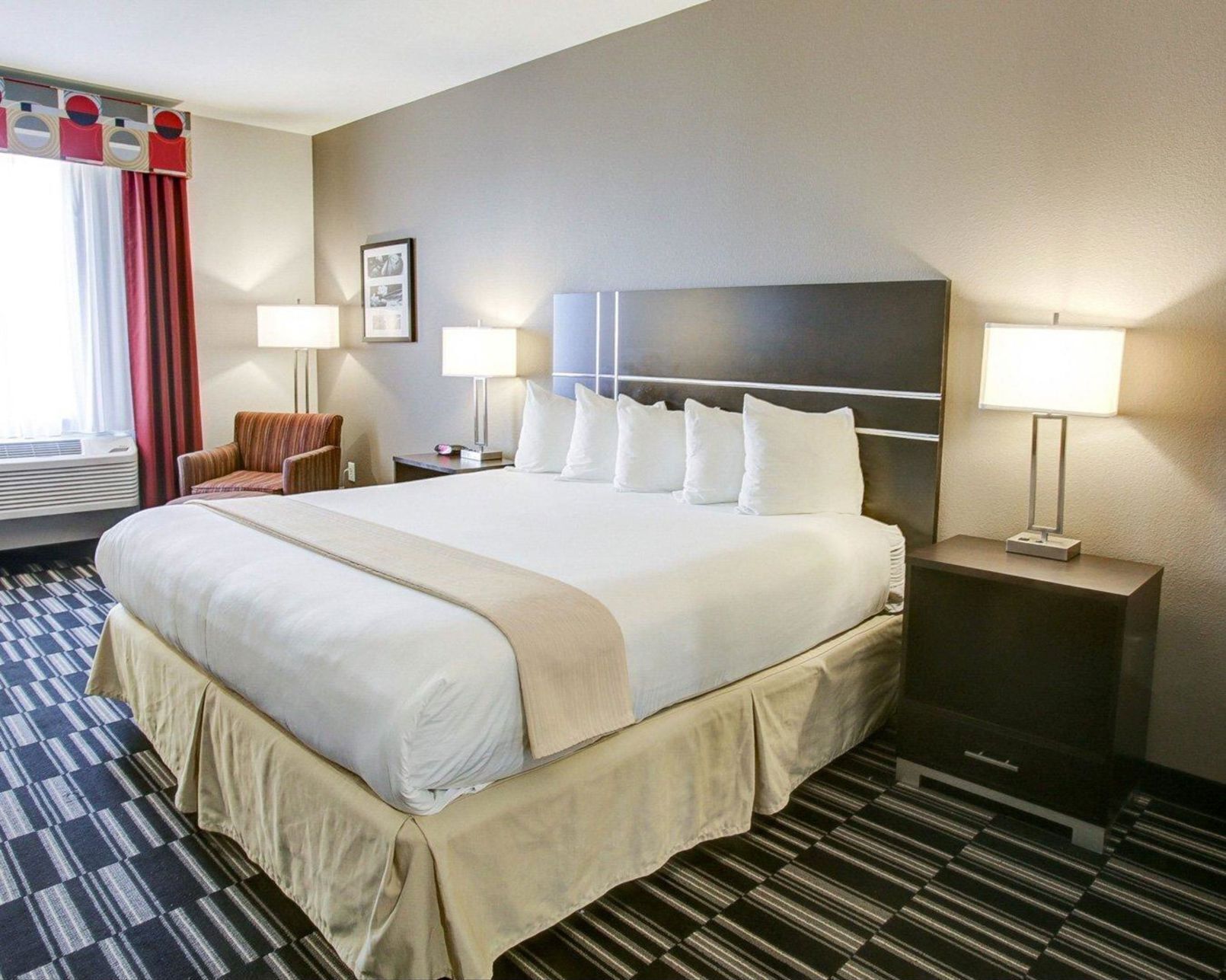Pillowtop beds, desk, iron/ironing board, free WiFi