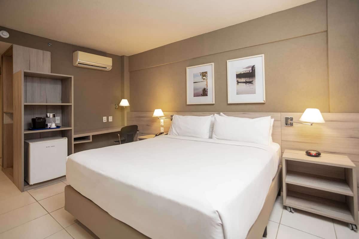 Room, 1 King Bed, Accessible (Roll-In Shower) | In-room safe, desk, iron/ironing board, free WiFi