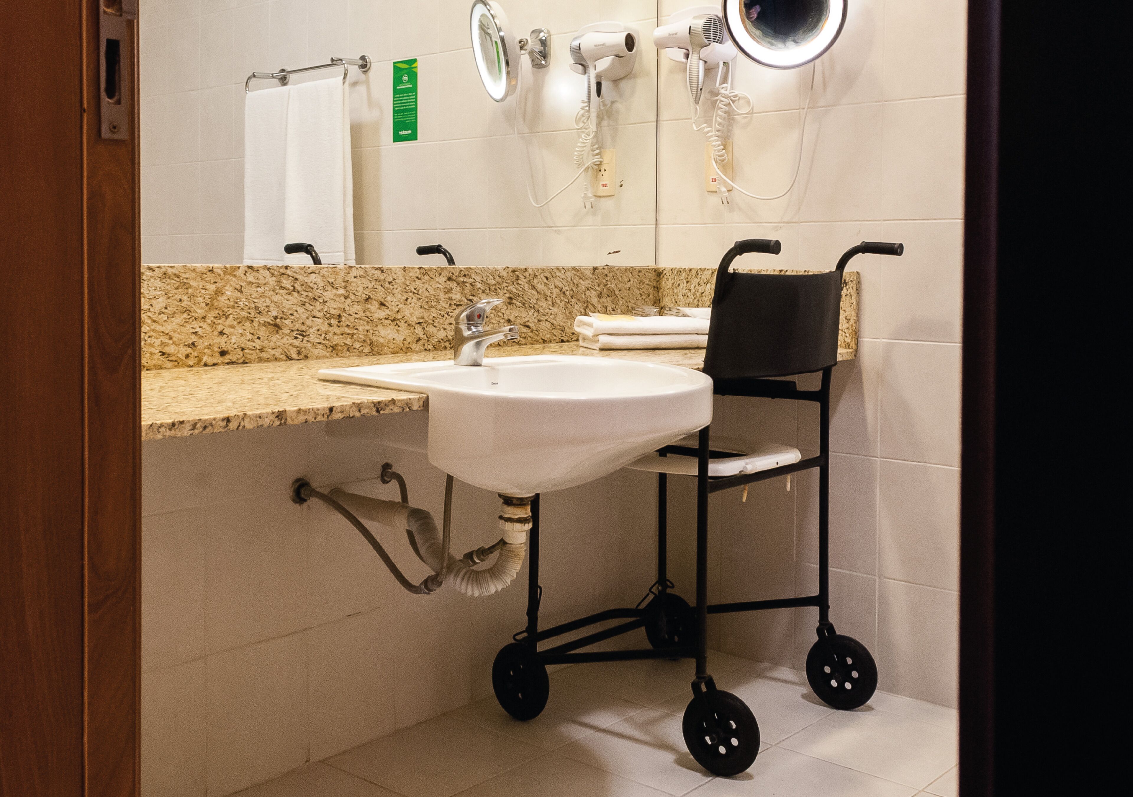 superior room, 2 single beds, accessible | accessible bathroom