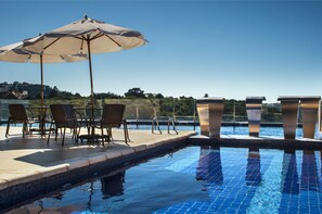 2 outdoor pools, pool umbrellas, pool loungers - Master Gramado Hotel (Gramado)