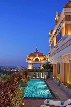 5 outdoor pools, pool umbrellas, pool loungers - ITC Grand Chola, a Luxury Collection Hotel, Chennai (Chennai)