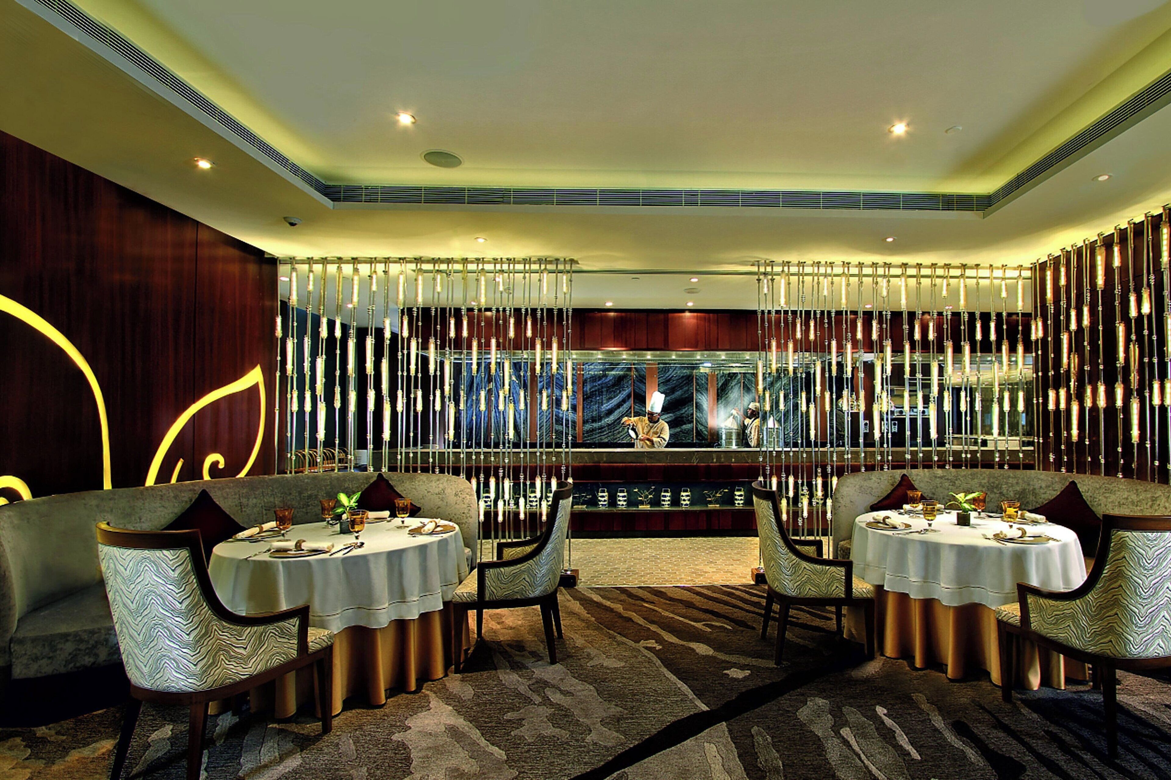 8 restaurants, dinner served