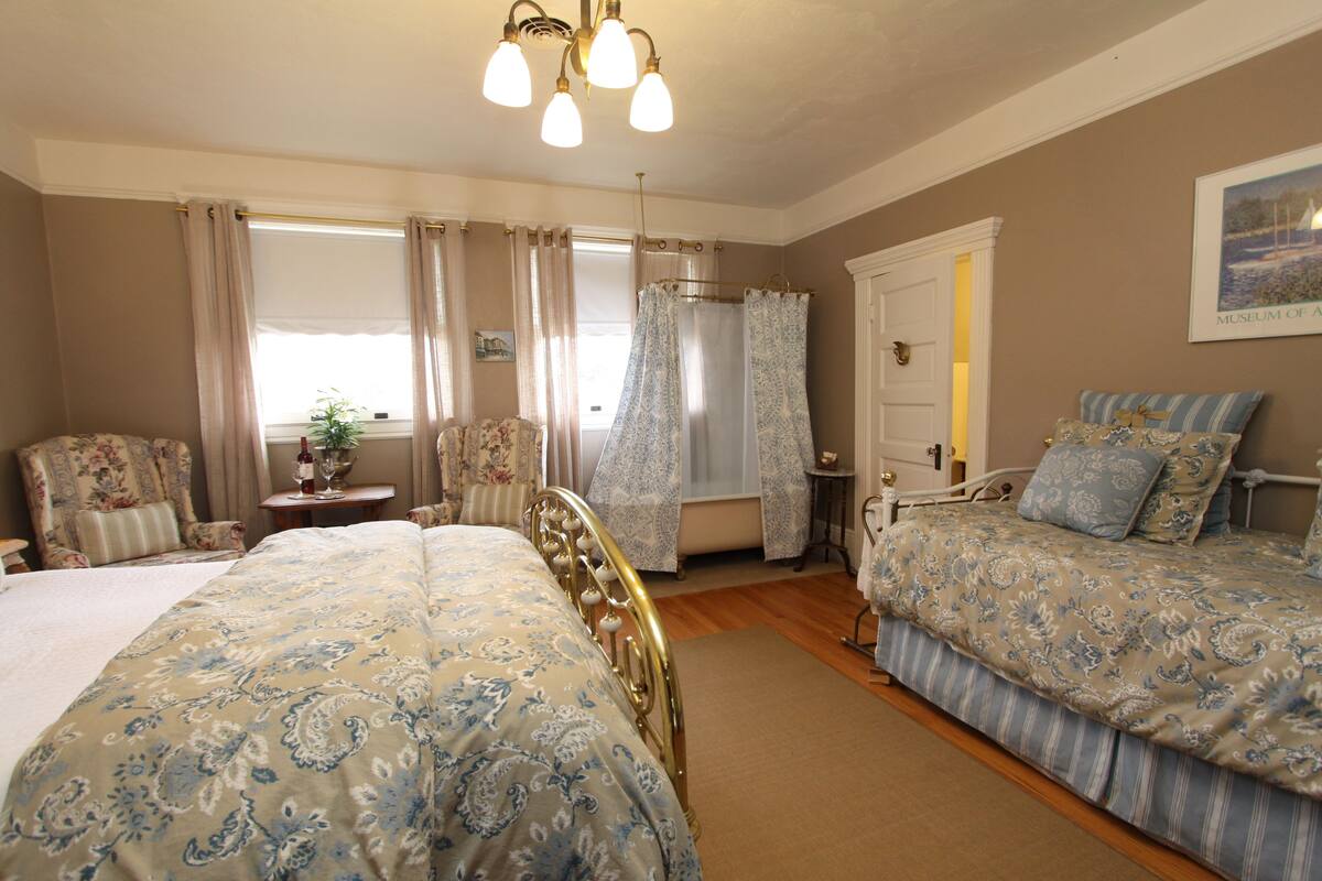 3. Rose's Room | Free WiFi