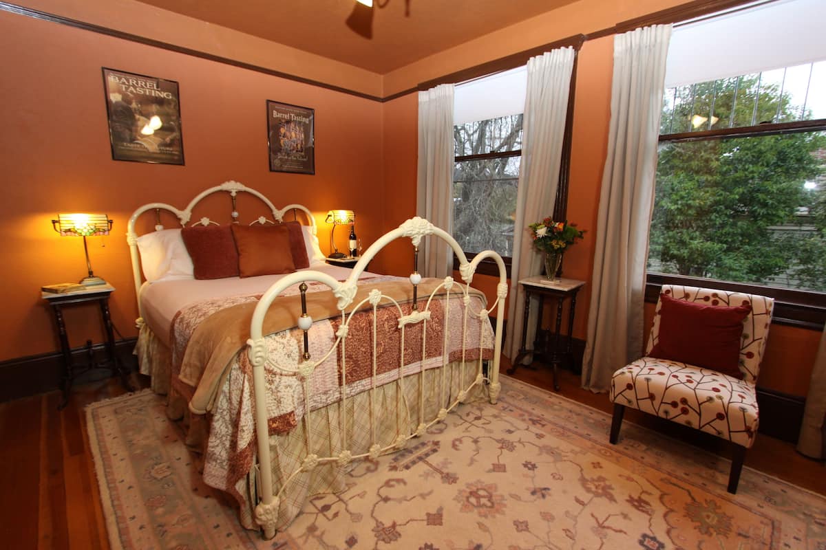 2. Grayce's Garden Room | Free WiFi