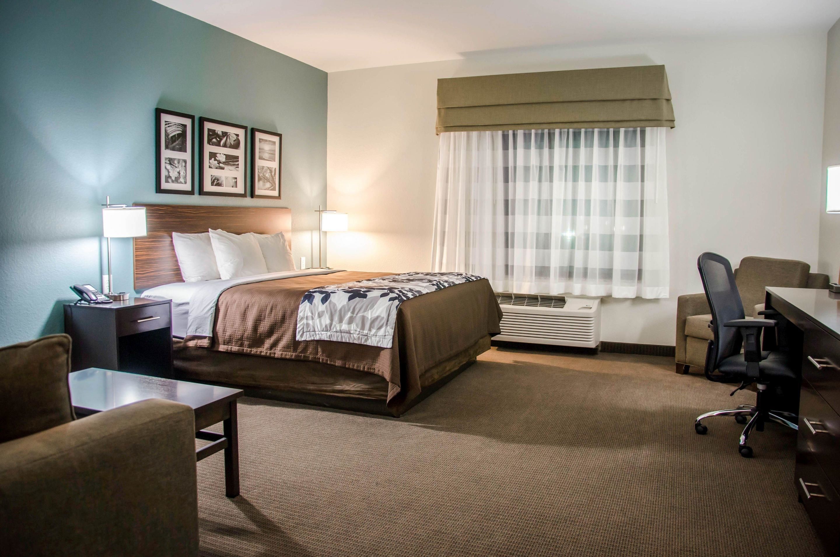 Pillowtop beds, desk, iron/ironing board, free WiFi